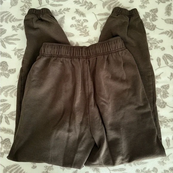 Alo Yoga Accolade Sweatpants - Picture 5 of 5